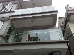 Kính cường lực ban công