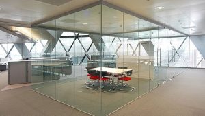 Mẫu vách kính cường lực văn phòng đẹp sang trọng 