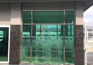 cửa kính cường lực